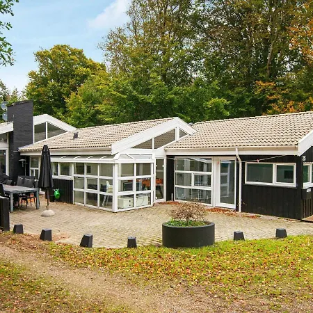 Luxury Oasis Near Grena Strand-by Traum Vakantiehuis Glesborg